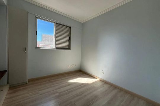Quarto de apartamento para alugar com 4 quartos, 120m² em Buritis, Belo Horizonte