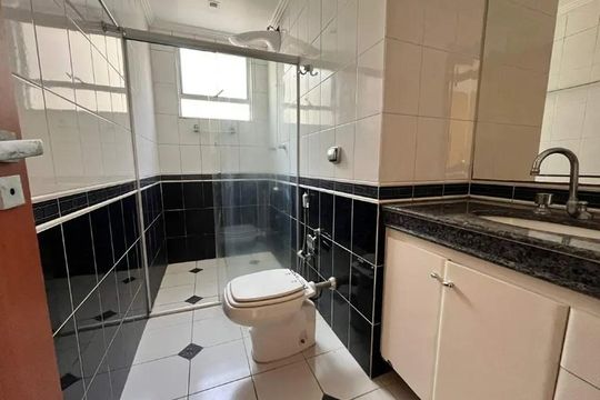 Banheiro de apartamento para alugar com 4 quartos, 120m² em Buritis, Belo Horizonte
