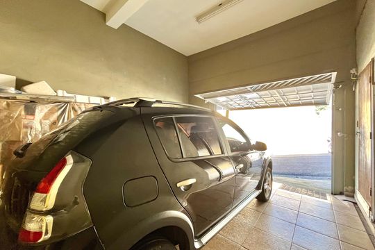 Garagem de casa à venda com 5 quartos, 310m² em Jardim Lourdes, São Paulo