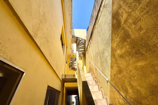 Escada de casa à venda com 5 quartos, 310m² em Jardim Lourdes, São Paulo