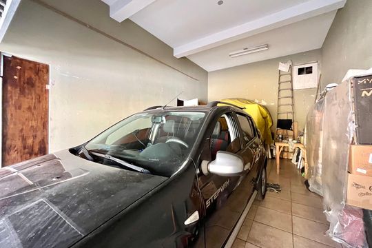 Garagem de casa à venda com 5 quartos, 310m² em Jardim Lourdes, São Paulo