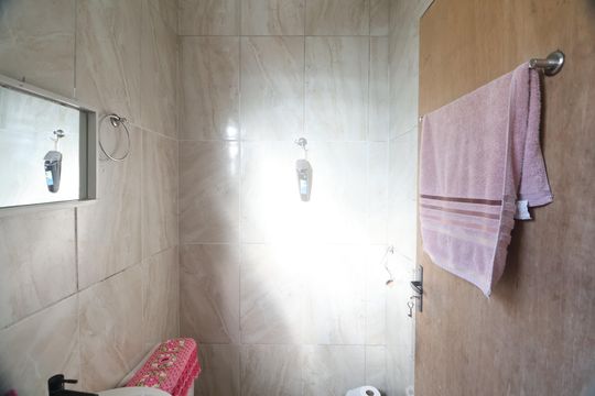 Banheiro  de casa à venda com 2 quartos, 50m² em Estância Velha, Canoas