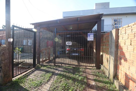Fachada de casa à venda com 2 quartos, 50m² em Estância Velha, Canoas