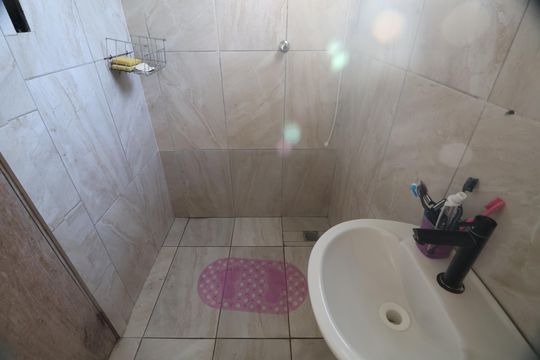 Banheiro  de casa à venda com 2 quartos, 50m² em Estância Velha, Canoas
