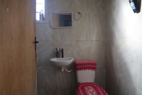 Banheiro  de casa à venda com 2 quartos, 50m² em Estância Velha, Canoas