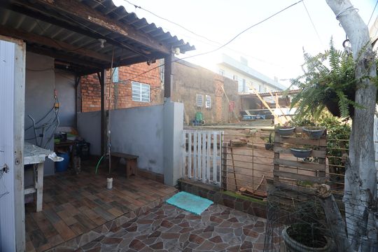 Quintal de casa à venda com 2 quartos, 50m² em Estância Velha, Canoas