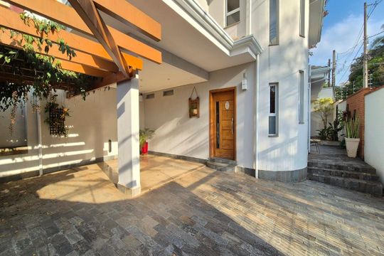 Garagem  de casa à venda com 3 quartos, 177m² em Cambuí, Campinas