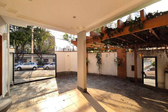 Garagem  de casa à venda com 3 quartos, 177m² em Cambuí, Campinas