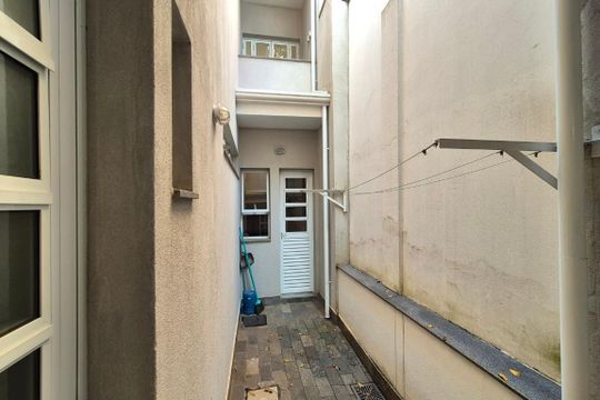 Corredor  de casa à venda com 3 quartos, 177m² em Cambuí, Campinas