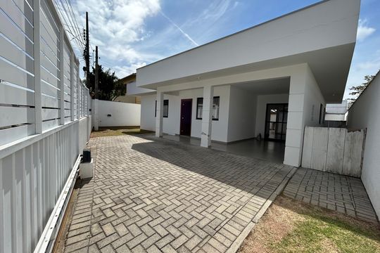 Garagem de casa para alugar com 4 quartos, 400m² em Campeche Central, Florianópolis
