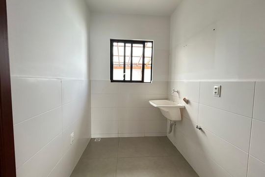 Área de Serviço de casa para alugar com 4 quartos, 400m² em Campeche Central, Florianópolis