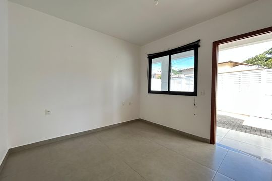 Sala de casa para alugar com 4 quartos, 400m² em Campeche Central, Florianópolis