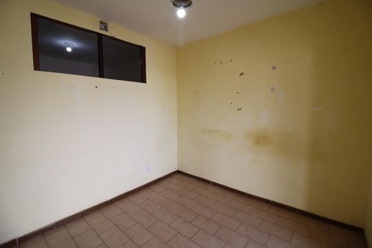 Sala de casa para alugar com 1 quarto, 55m² em Curicica, Rio de Janeiro