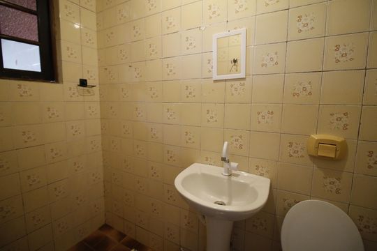 Banheiro de casa para alugar com 1 quarto, 55m² em Curicica, Rio de Janeiro