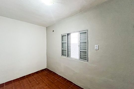 Quarto 2 de casa para alugar com 2 quartos, 50m² em Jardim do Tiro, São Paulo