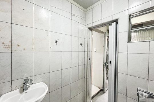 Banheiro de casa para alugar com 2 quartos, 50m² em Jardim do Tiro, São Paulo