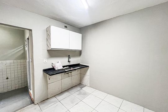 Cozinha de casa para alugar com 2 quartos, 50m² em Jardim do Tiro, São Paulo