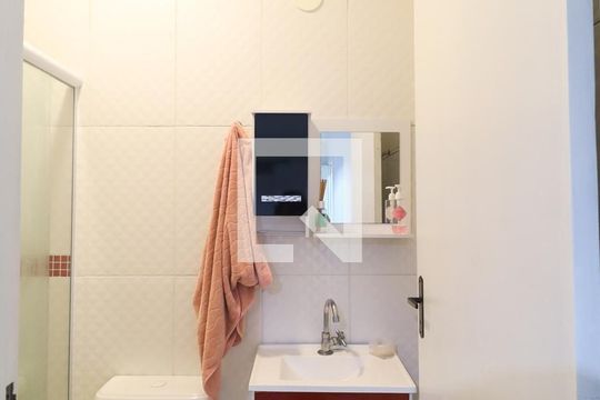 Casa 2- Banheiro da suíte 2 de casa de condomínio à venda com 5 quartos, 200m² em Vila Mazzei, São Paulo