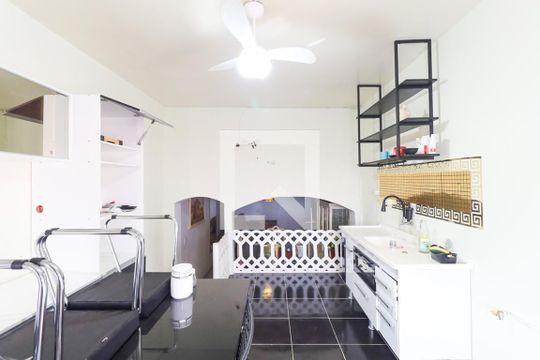 Cozinha de casa de condomínio para alugar com 3 quartos, 180m² em Vila Mazzei, São Paulo