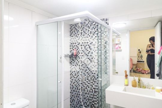 Banheiro suíte de casa de condomínio para alugar com 2 quartos, 180m² em Vila Mazzei, São Paulo