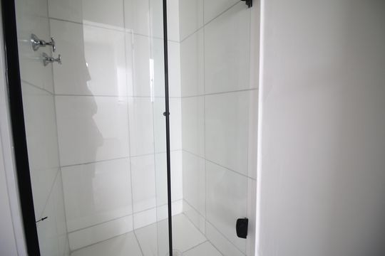 Banheiro de apartamento para alugar com 2 quartos, 46m² em Taquara, Rio de Janeiro