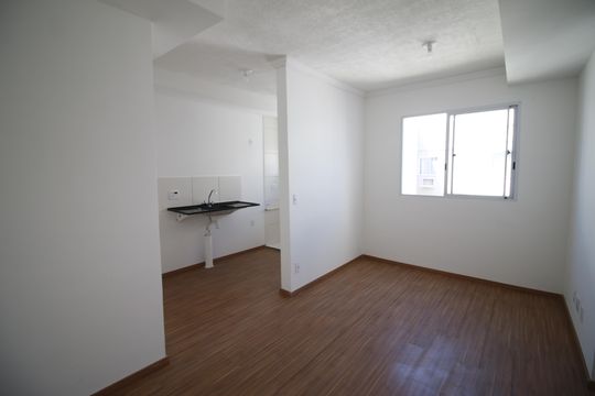 Sala de apartamento para alugar com 2 quartos, 46m² em Taquara, Rio de Janeiro