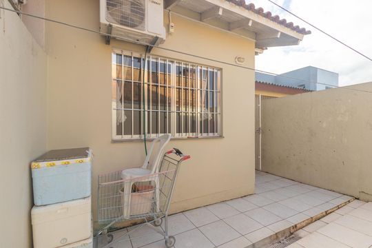 Pátio/Fundos de casa para alugar com 3 quartos, 126m² em Igara, Canoas