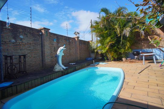 Piscina de casa à venda com 3 quartos, 153m² em Jardim Itu, Porto Alegre