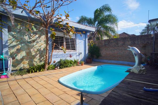 Quintal e Piscina de casa à venda com 3 quartos, 153m² em Jardim Itu, Porto Alegre