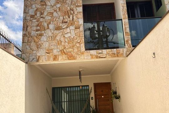 Fachada de casa à venda com 3 quartos, 180m² em Parque Savoi City, São Paulo