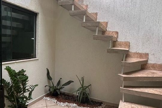Escada de casa à venda com 3 quartos, 180m² em Parque Savoi City, São Paulo