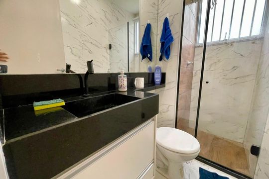 Banheiro social de apartamento para alugar com 2 quartos, 40m² em Piatã, Salvador
