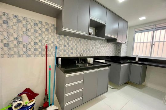 Cozinha de apartamento para alugar com 2 quartos, 40m² em Piatã, Salvador