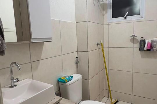 Banheiro de apartamento para alugar com 2 quartos, 61m² em Caiapos, Contagem