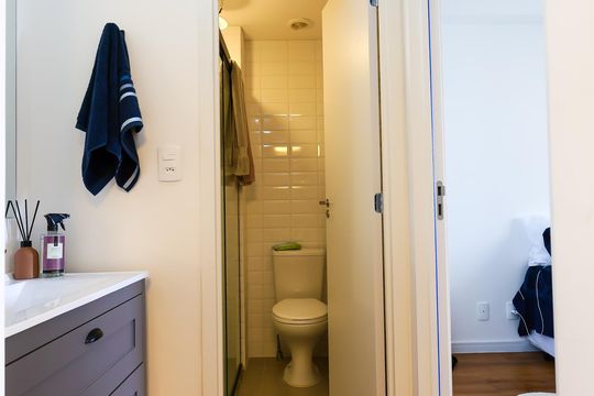Banheiro de kitnet/studio à venda com 1 quarto, 33m² em Vila Suzana, São Paulo
