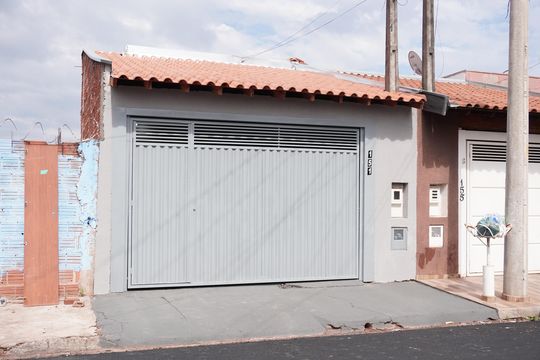Fachada de casa para alugar com 2 quartos, 125m² em Cidade Aracy, São Carlos