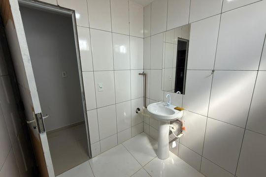 Banheiro de kitnet/studio para alugar com 2 quartos, 57m² em Setor Habitacional Vicente Pires, Brasília