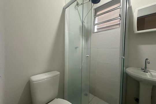 Banheiro de apartamento para alugar com 1 quarto, 65m² em Parque dos Camargos, Barueri