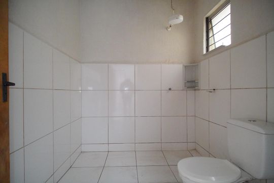 Banheiro social de apartamento à venda com 2 quartos, 53m² em Campina, São Leopoldo