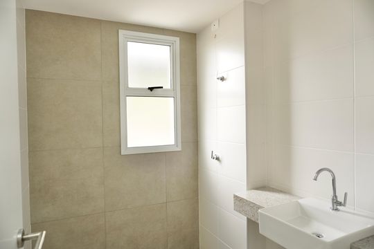 Banheiro da Suíte de apartamento à venda com 3 quartos, 94m² em Buritis, Belo Horizonte