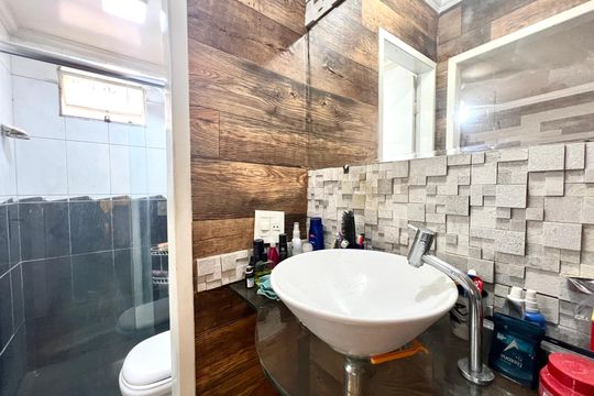 Banheiro Social de apartamento à venda com 2 quartos, 44m² em Kennedy, Contagem