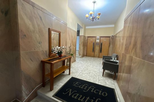 Hall de entrada de apartamento para alugar com 1 quarto, 52m² em Centro, São Vicente
