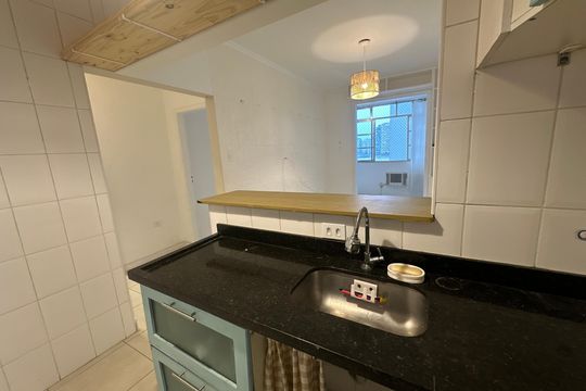Cozinha de apartamento para alugar com 1 quarto, 52m² em Centro, São Vicente