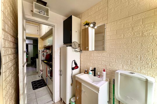 Banheiro social de apartamento à venda com 1 quarto, 32m² em Catete, Rio de Janeiro