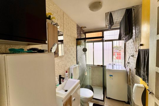 Banheiro social de apartamento à venda com 1 quarto, 32m² em Catete, Rio de Janeiro