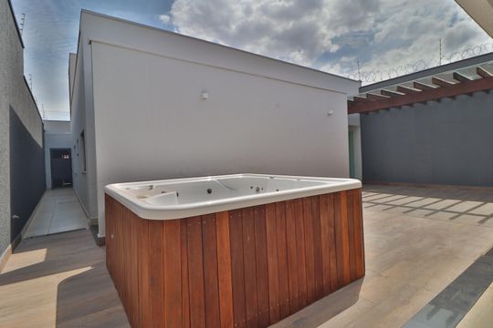 Ofurô - Hidro de casa para alugar com 3 quartos, 360m² em Saraiva, Uberlândia