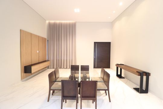Casa para alugar com 3 quartos, 360m² em Saraiva, Uberlândia