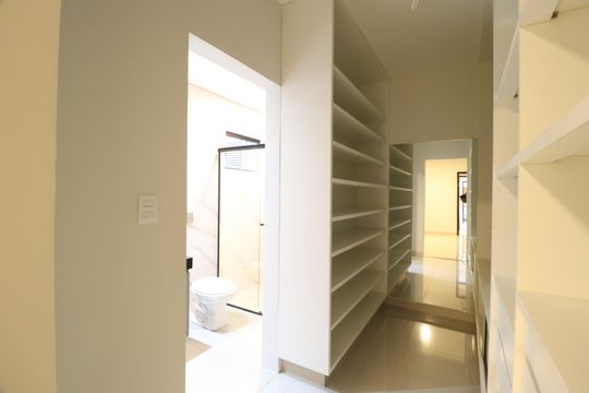 Quarto 3 - Suíte de casa para alugar com 3 quartos, 360m² em Saraiva, Uberlândia