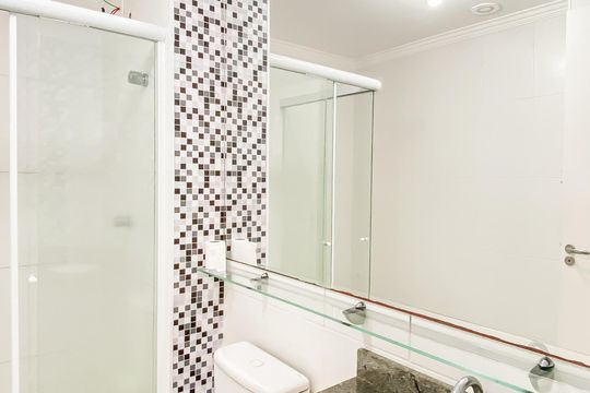 Banheiro de apartamento para alugar com 1 quarto, 38m² em Jardim Santa Teresinha, São Paulo