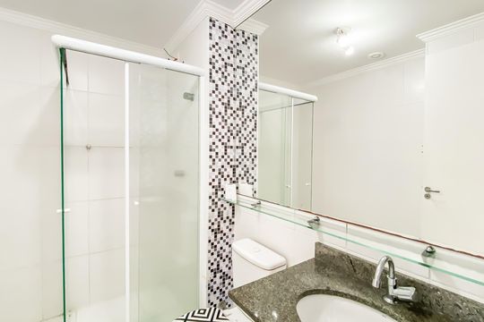 Banheiro de apartamento para alugar com 1 quarto, 38m² em Jardim Santa Teresinha, São Paulo